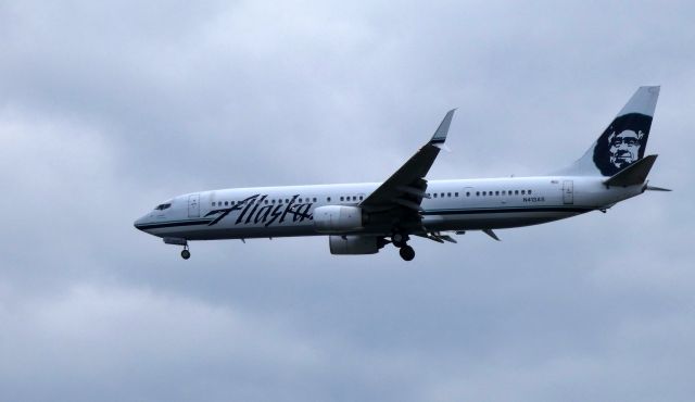 Boeing 737-900 (N413AS) - On final is this 2013 Alaska Airlines Boeing 737-990ER in the Summer of 2019.