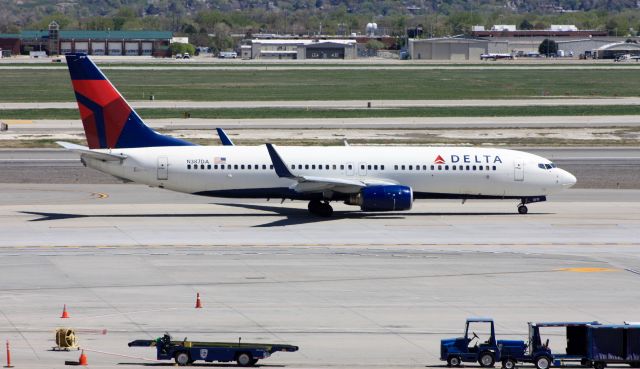 Boeing 737-800 (N387DA)