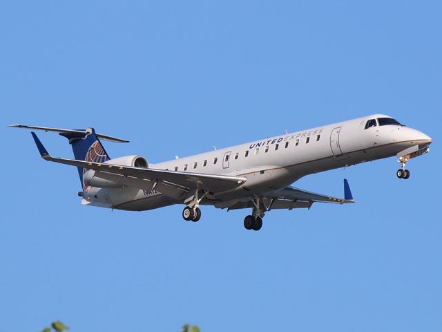 Embraer ERJ-145 (N11121)