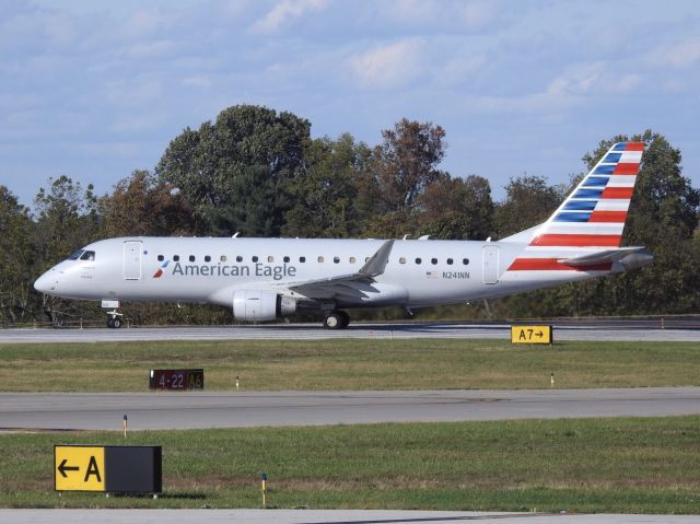 Embraer 170/175 (N241NN)