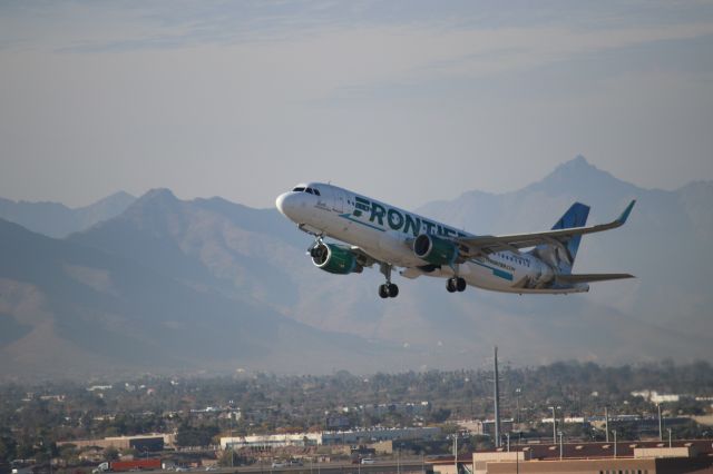 Airbus A320 (N233FR)