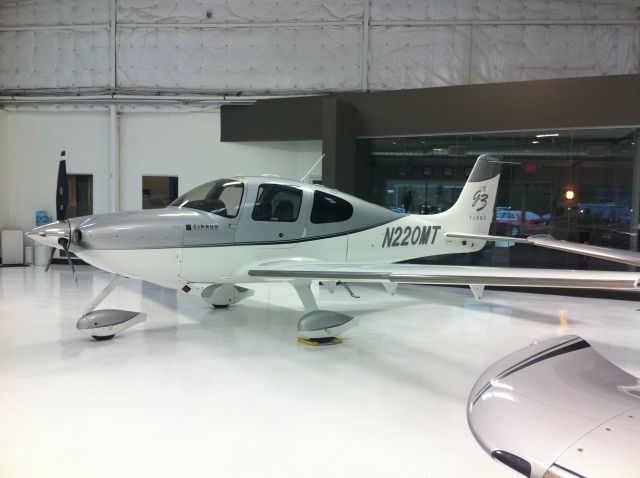 Cirrus SR-22 (N220MT) - PlaneSmart Charter