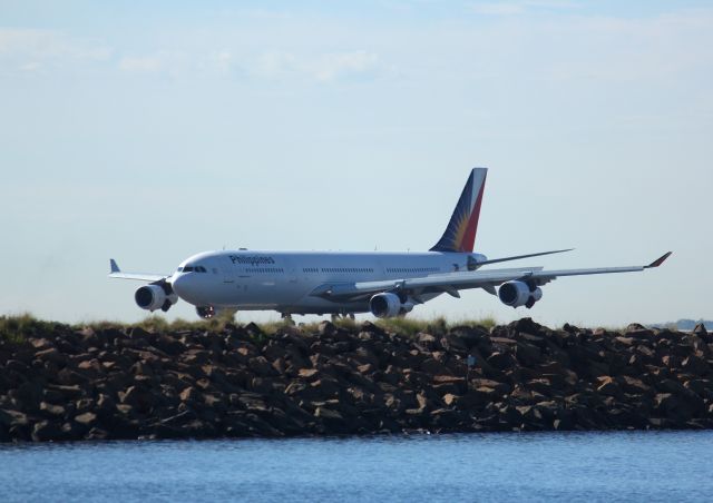 Airbus A340-300 (RP-C3437)