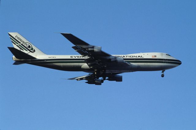 BOEING 747-100 (N473EV) - Final Approach to Narita Intl Airport Rwy34 on 1992/02/02