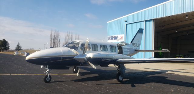 Piper Navajo (N611JB)