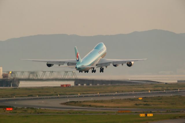 BOEING 747-8 (HL7610)