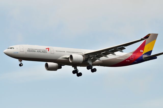Airbus A330-300 (HL7794)
