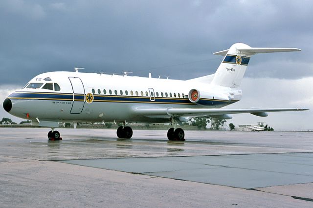 VH-ATG — - AUSTRALIA CIVIL AVIATION AUTHORITY - FOKKER F28- 1000 FELLOWSHIP - REG : VH-ATG (CN 11084) - ESSENDON MELBOURNE VIC. AUSTRALIA - YMEN 21/4/1988 35 MM SLIDE CONVERSION USING A LIGHTBOX AND A NIKON L810 DIGITAL CAMERA IN THE MACRO MODE.