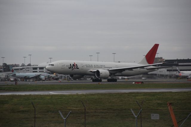 Boeing 777-200 (JA706J)