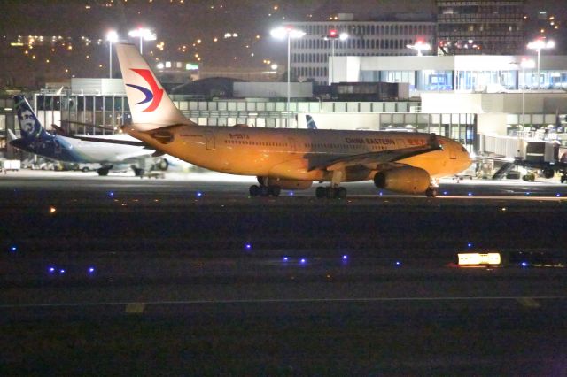Airbus A330-200 (B-5973)