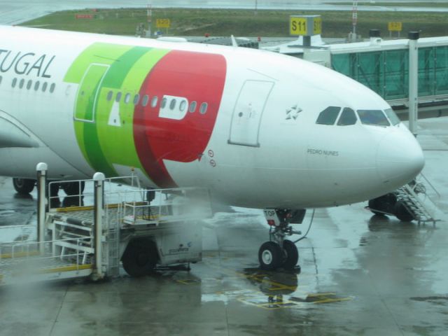 Airbus A330-200 (CS-TOP) - Waiting for a Flight to Newark as TP115