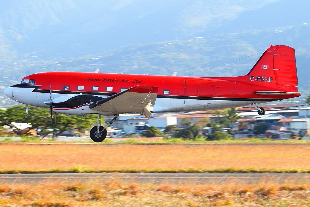 Douglas DC-3 (C-FBKB)