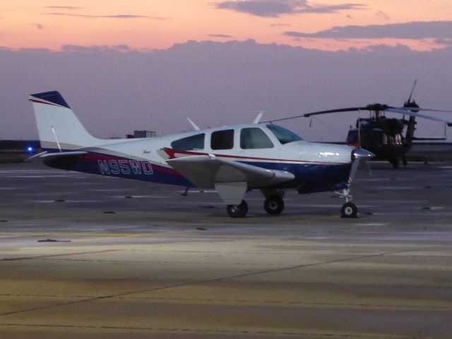 Beechcraft Bonanza (33) (N95WD)