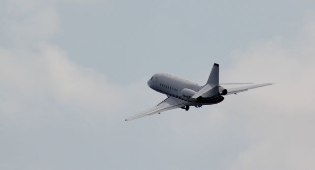 Dassault Falcon 2000 (CS-DLF) - TAKE OFF PIST 17 , 14/8/2013