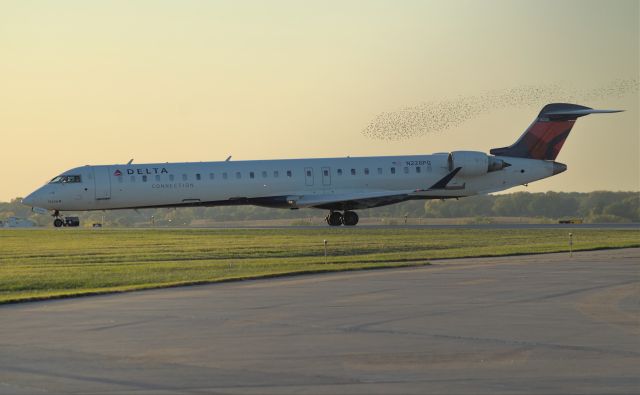 Canadair Regional Jet CRJ-900 (N228PQ) - WAITING TO DEPART 10/8/23