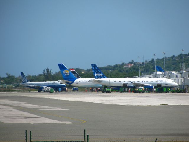 — — - Planes parked at Sangster International Airport