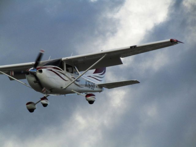 Cessna Skylane (N761SD) - Landing RWY 24