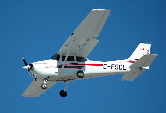 Cessna Skyhawk (C-FSCL) - 2002 Cessna 172S Skyhawk (C-FSCL/172S-9135) on final approach on Jan 23, 2021