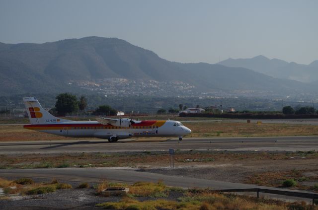 ATR ATR-72 (EC-LRU) - Taxing to takeoff, headed to Melilla