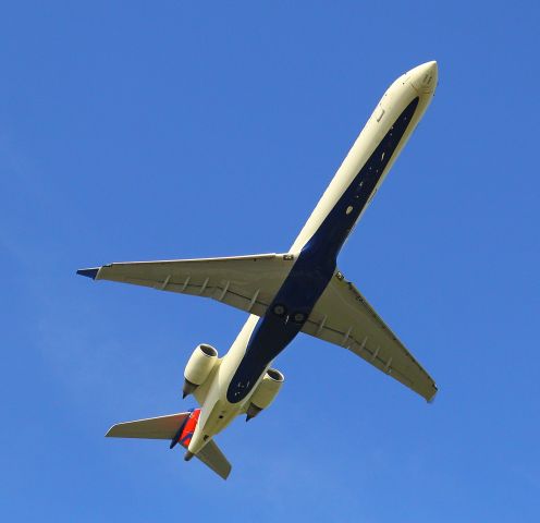 Canadair Regional Jet CRJ-900 (N336PQ)