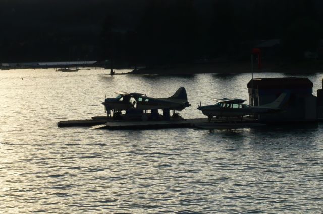 — — - A Beaver and a 206 docked after a days work in Coeur dAlene, ID.