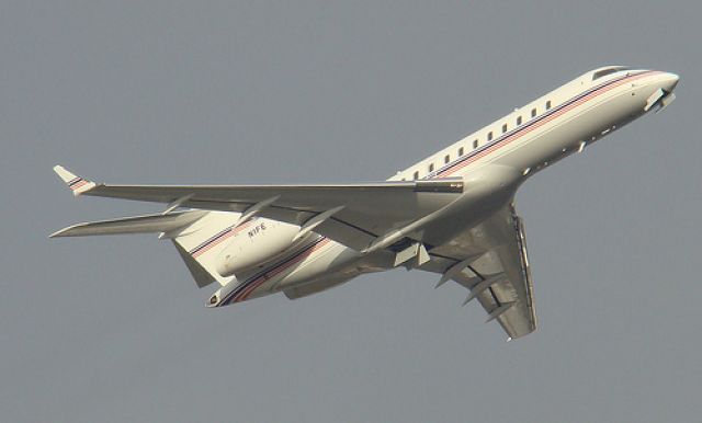 Bombardier Global Express (N1FE) - Departing runway 3, San Antonio