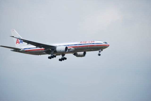 Boeing 777-200 (N750AN)