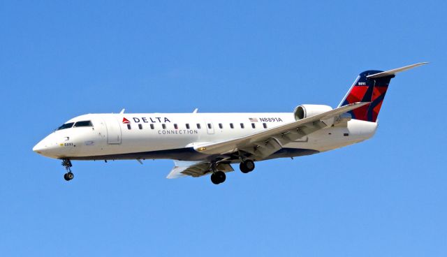 Canadair Regional Jet CRJ-200 (N8891A)