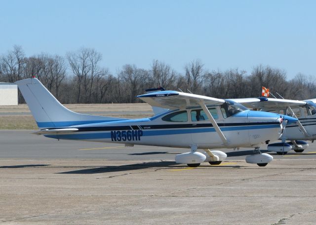 Cessna Skylane (N356HP) - At Downtown Shreveport.