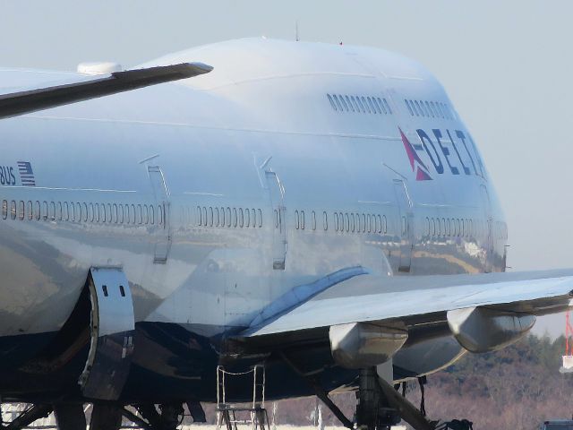 Boeing 747-400 (N668US) - I take a picture on Mar 9, 2017.br /DL8820