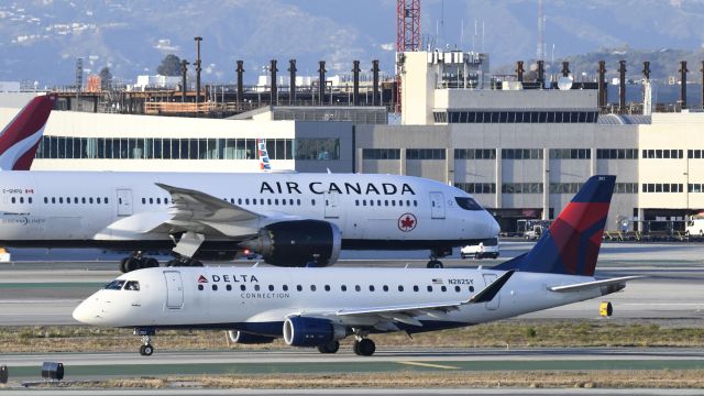 Embraer 175 (N282SY) - Taxiing on taxiway Hotel after arriving at LAX on 25L