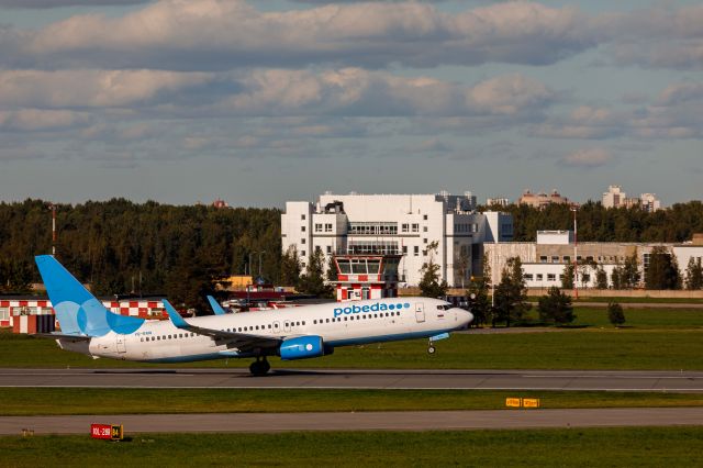 Boeing 737-700 (VQ-BAW)