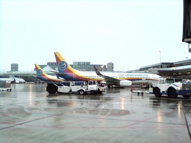 Boeing 737-800 (9Y-JMF)