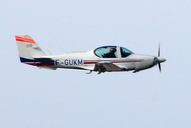 F-GUKM — - Survol cote vendéenne avion d entrainement EADS Cognac-Aviation training Services SAS