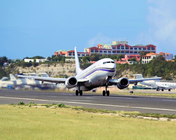 BOEING 737-400 (N801TJ)