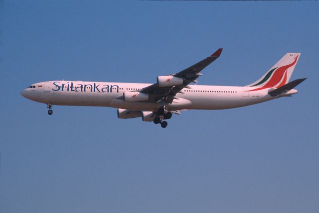 Airbus A340-300 (4R-ADB) - Final Approach to Narita Intl Airport Rwy34L on 2002/01/14