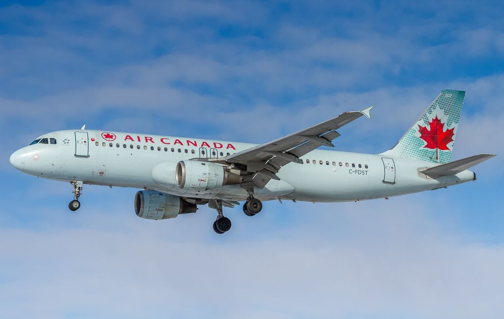 Airbus A320 (C-FDST)