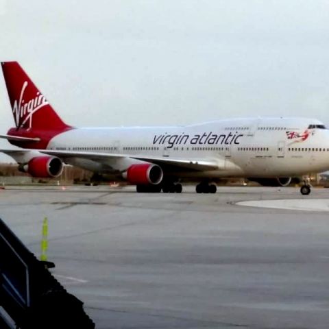 Boeing 747-400 (G-VAST)