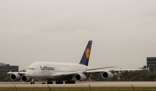 Airbus A380-800 (D-AIMC)
