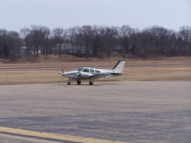 Beechcraft Bonanza (33) (N341)