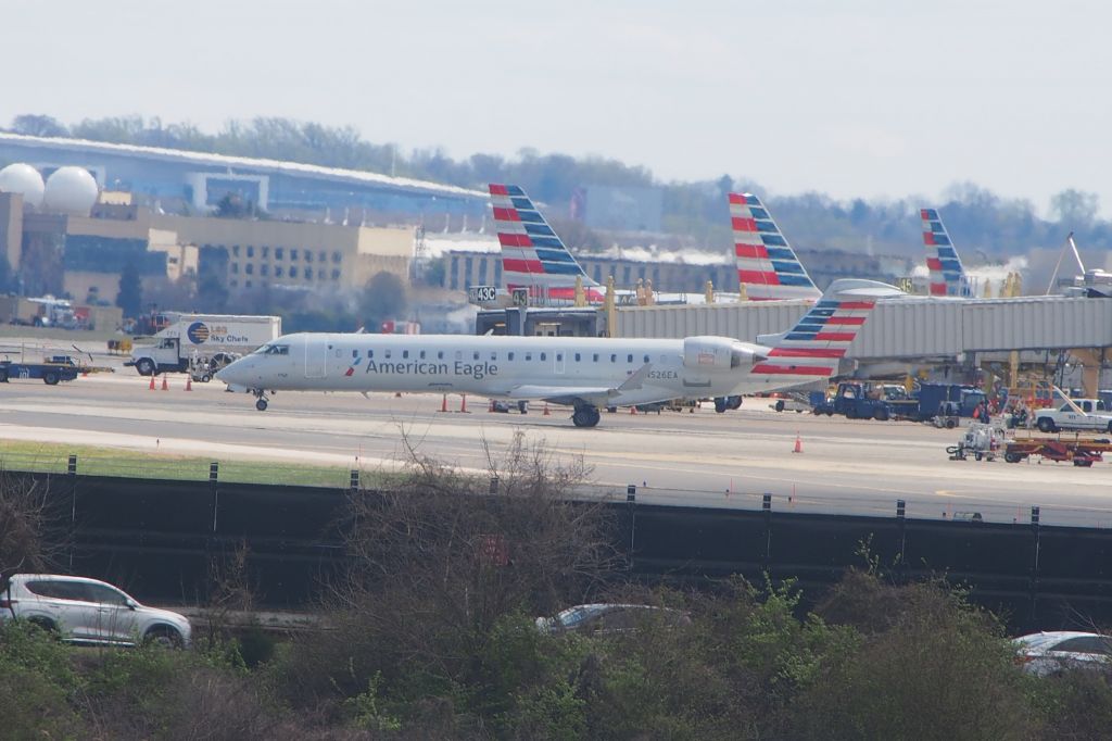 Canadair Regional Jet CRJ-200 (N526EA)