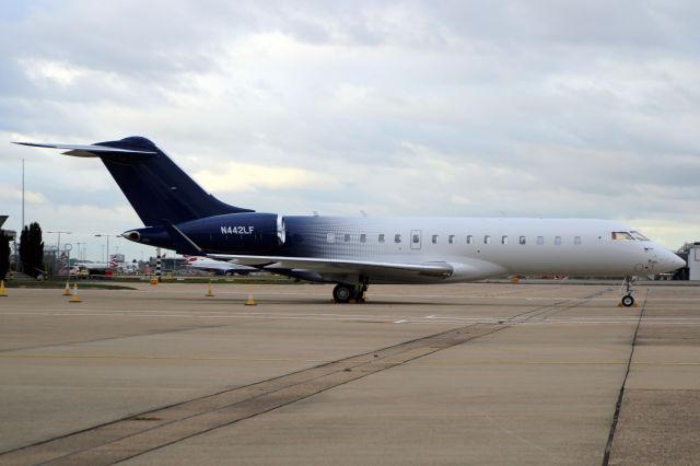 Bombardier Global Express (N442LF) - Parked on Stand 456 on 4-Nov-21.