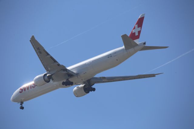 BOEING 777-300ER (HB-JNL)