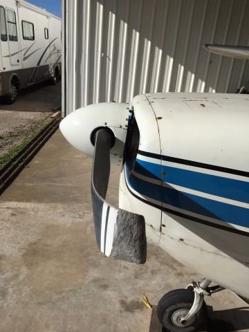 Cessna Centurion (N9463T) - Bent prop