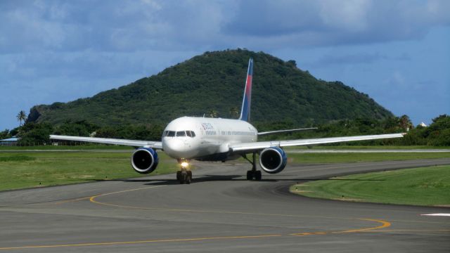 Boeing 757-200 (N678DL)