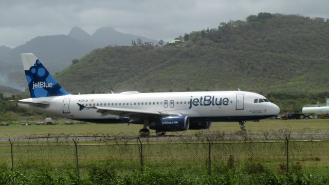 Airbus A320 (N641JB)