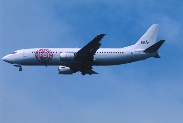 BOEING 737-400 (JA737D) - Final Approach to Tokyo-Haneda Intl Airport Rwy16L on 2003/09/18 " Sky Net Asia "