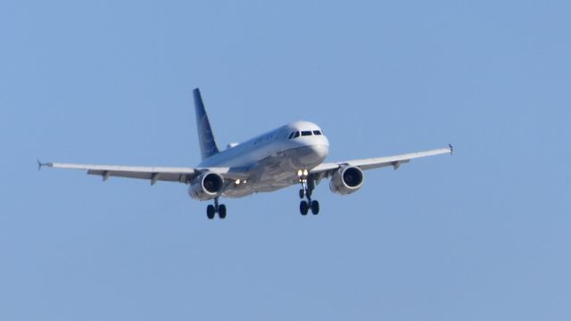 Airbus A320 (N1902U)