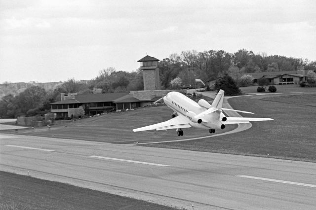 Dassault Falcon 900 (N70LF)