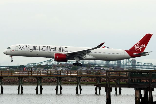 Airbus A350-1000 (G-VLIB)